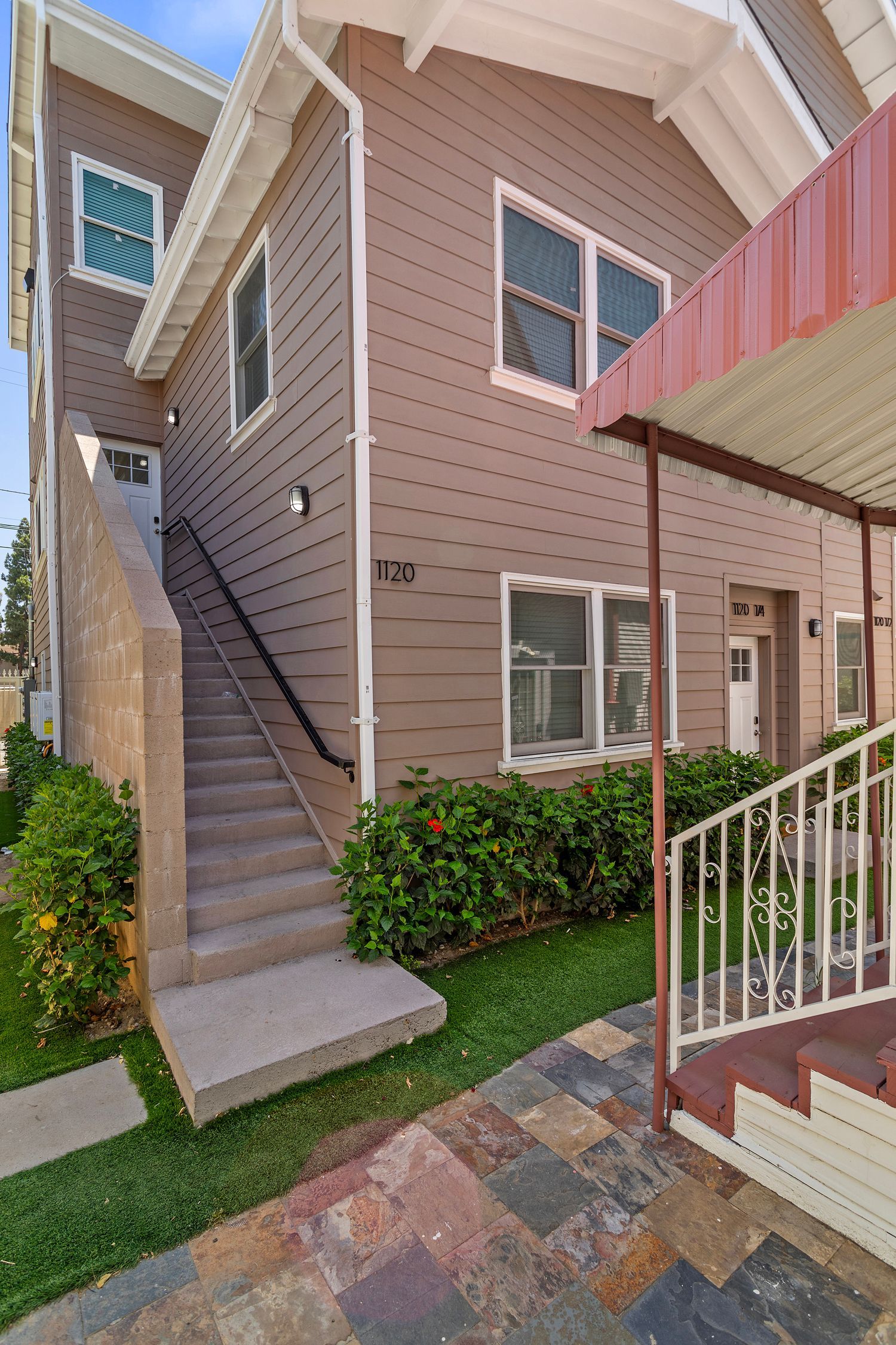 Explore rental properties near University of South Carolina with large closets.