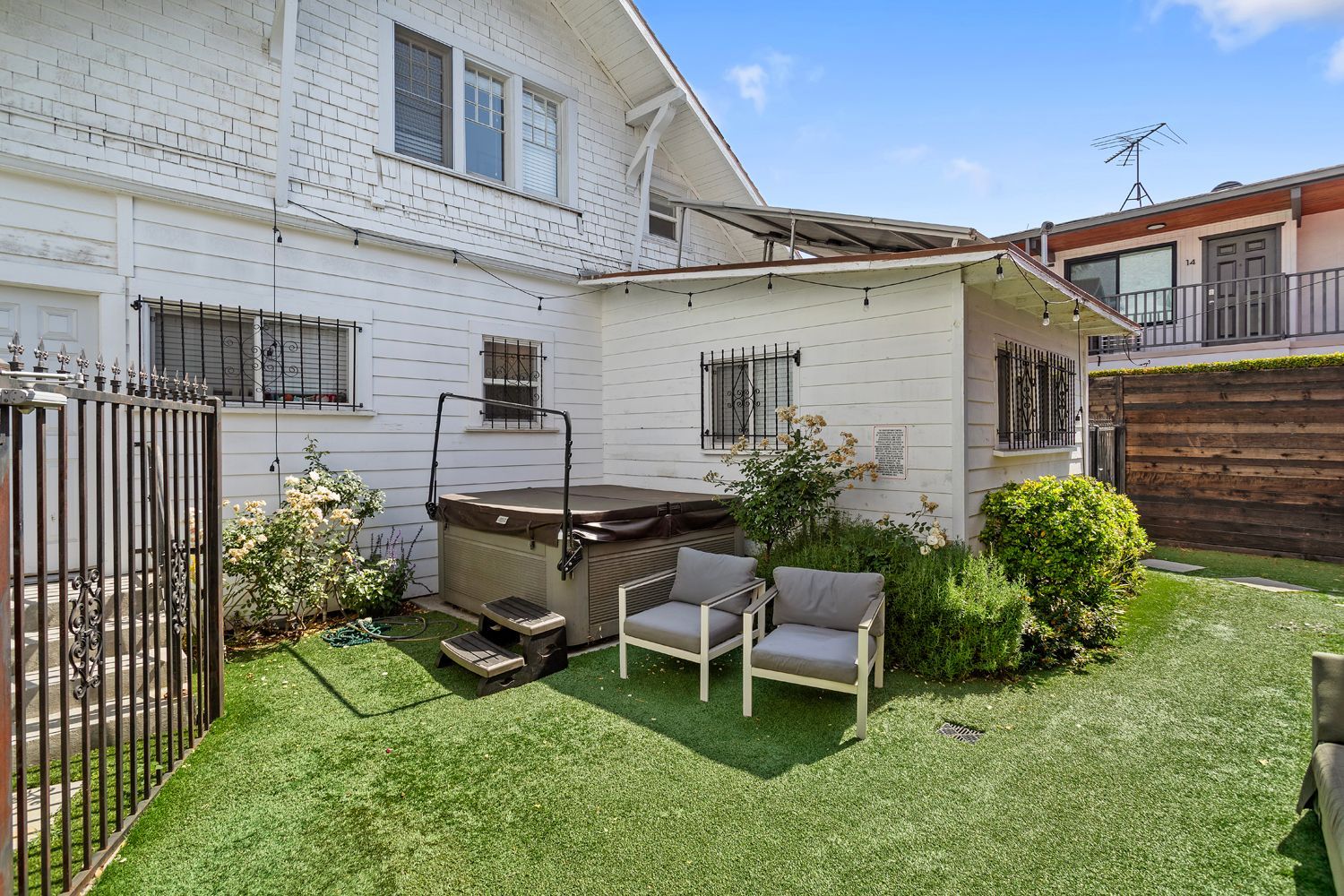 Luxury houses for rent near University of South Carolina with swimming pools.