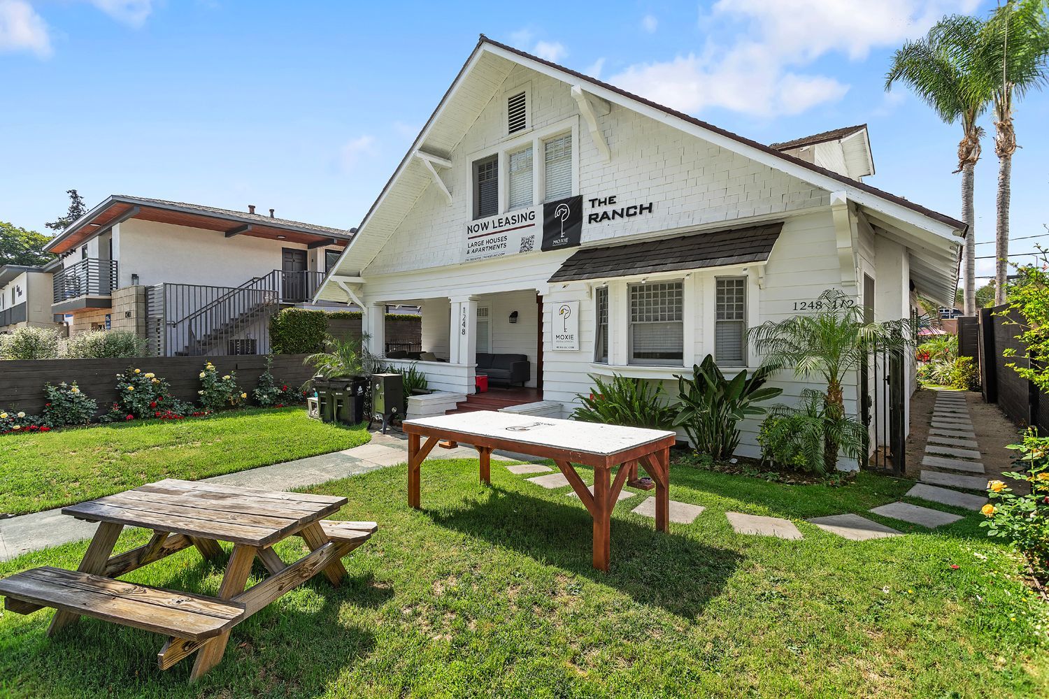 Luxury houses for rent near University of South Carolina with swimming pools.