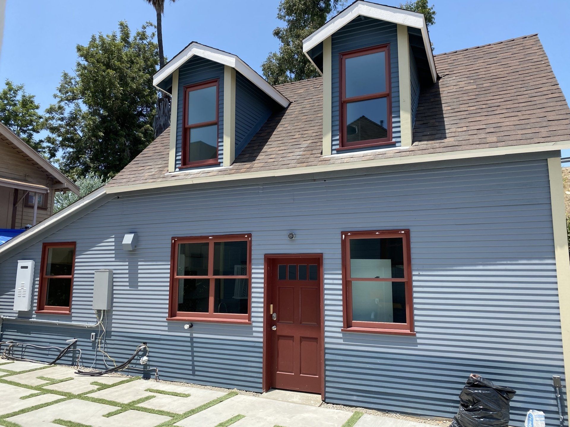 Houses for rent near USC with updated bathrooms and kitchens.