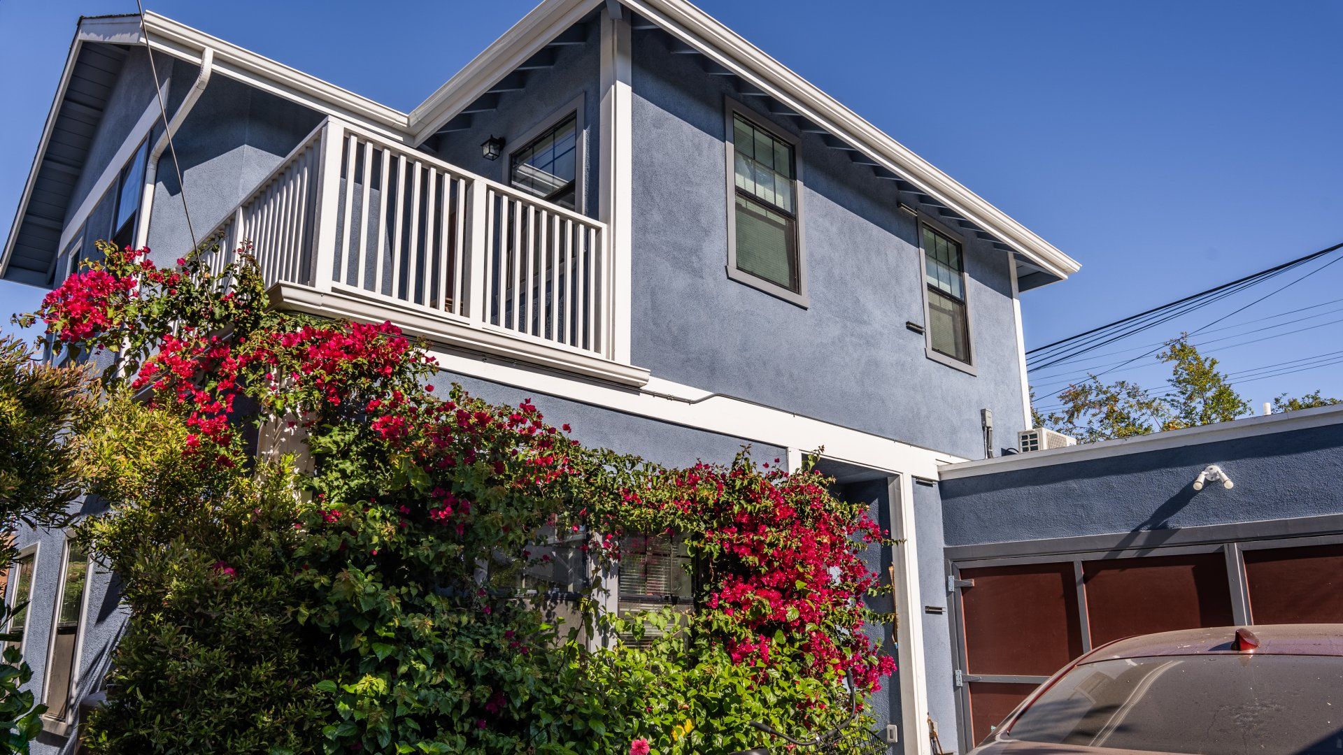 Research apartment homes for rent near USC with on-site laundry.