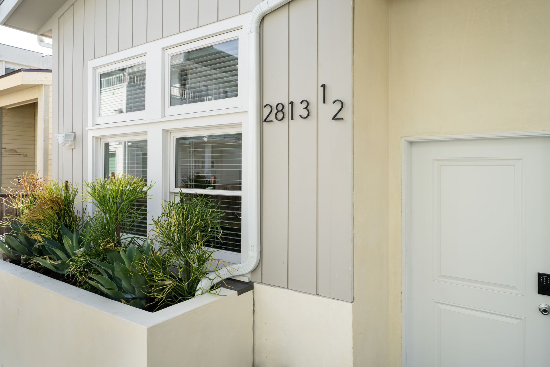 Explore neighborhood options for houses for rent near USC.