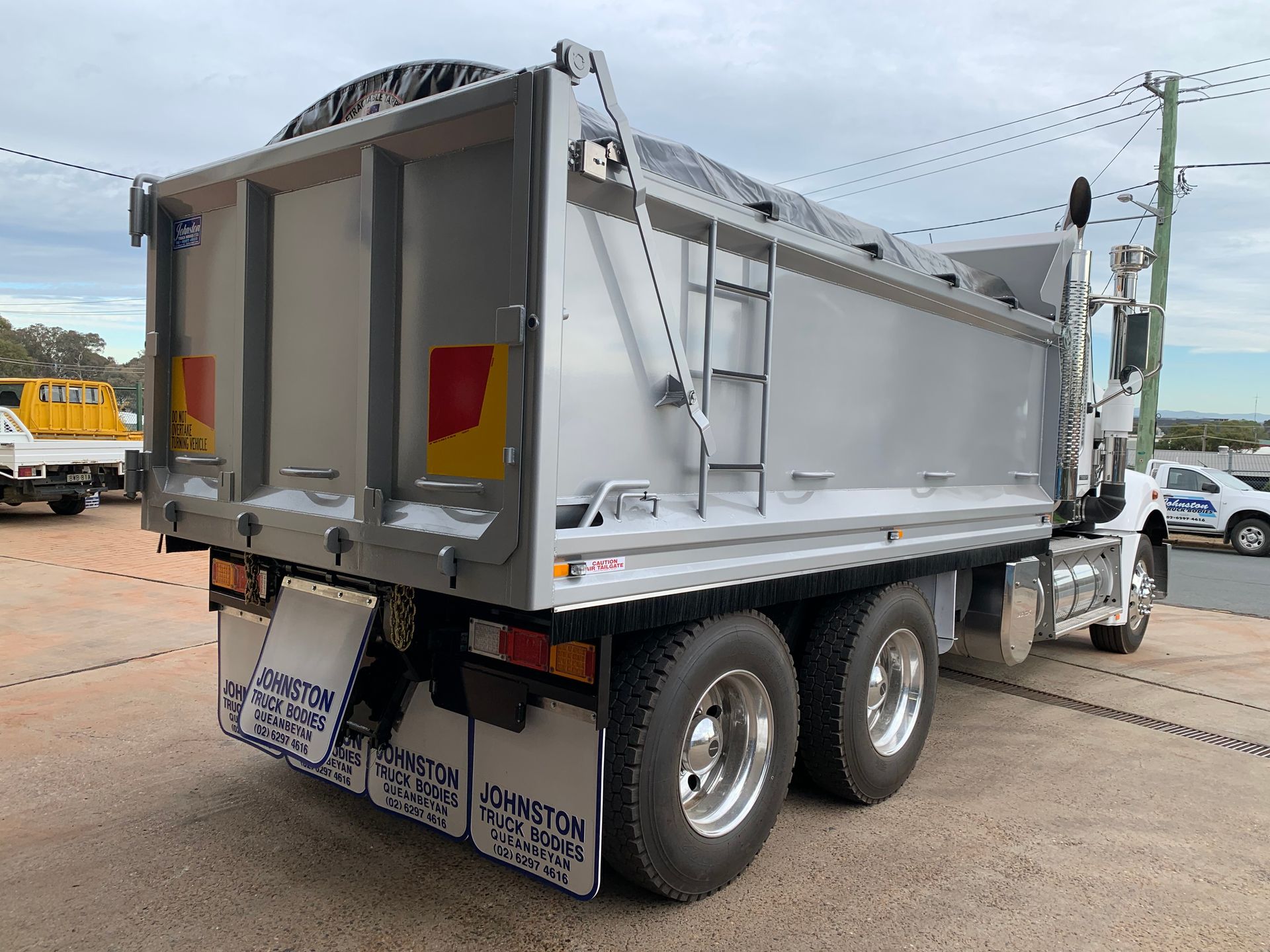 Gray Tipper — Queanbeyan, NSW — Johnston Truck Bodies Pty Ltd