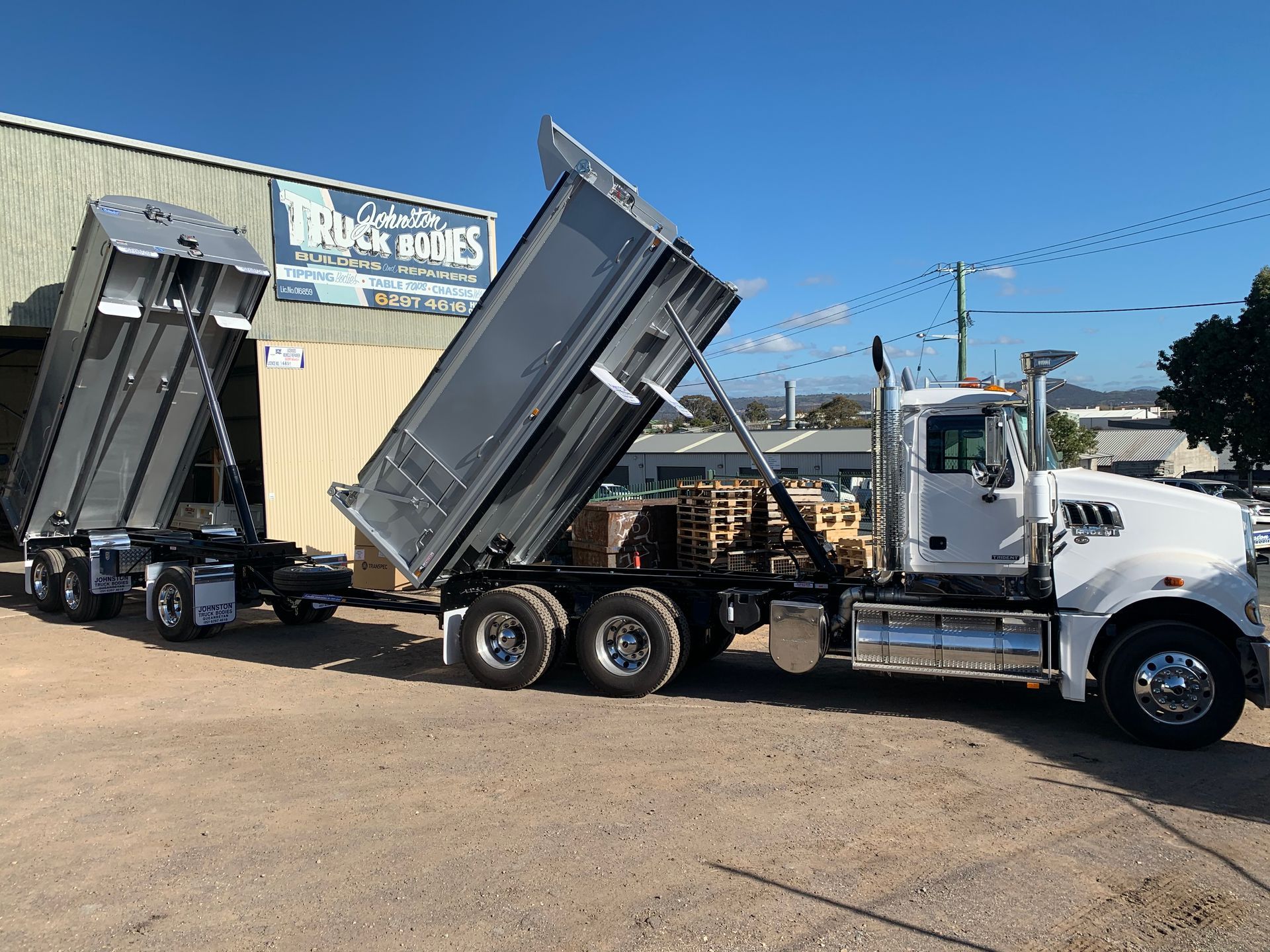 Trailer Hydraulics — Queanbeyan, NSW — Johnston Truck Bodies Pty Ltd