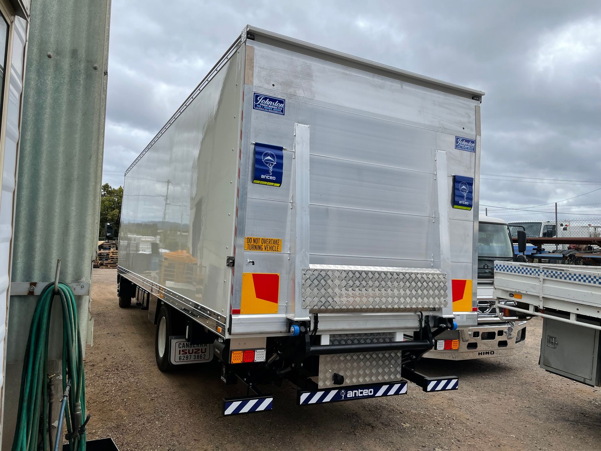 Hydraulic Tailgate Loader — Queanbeyan, NSW — Johnston Truck Bodies Pty Ltd