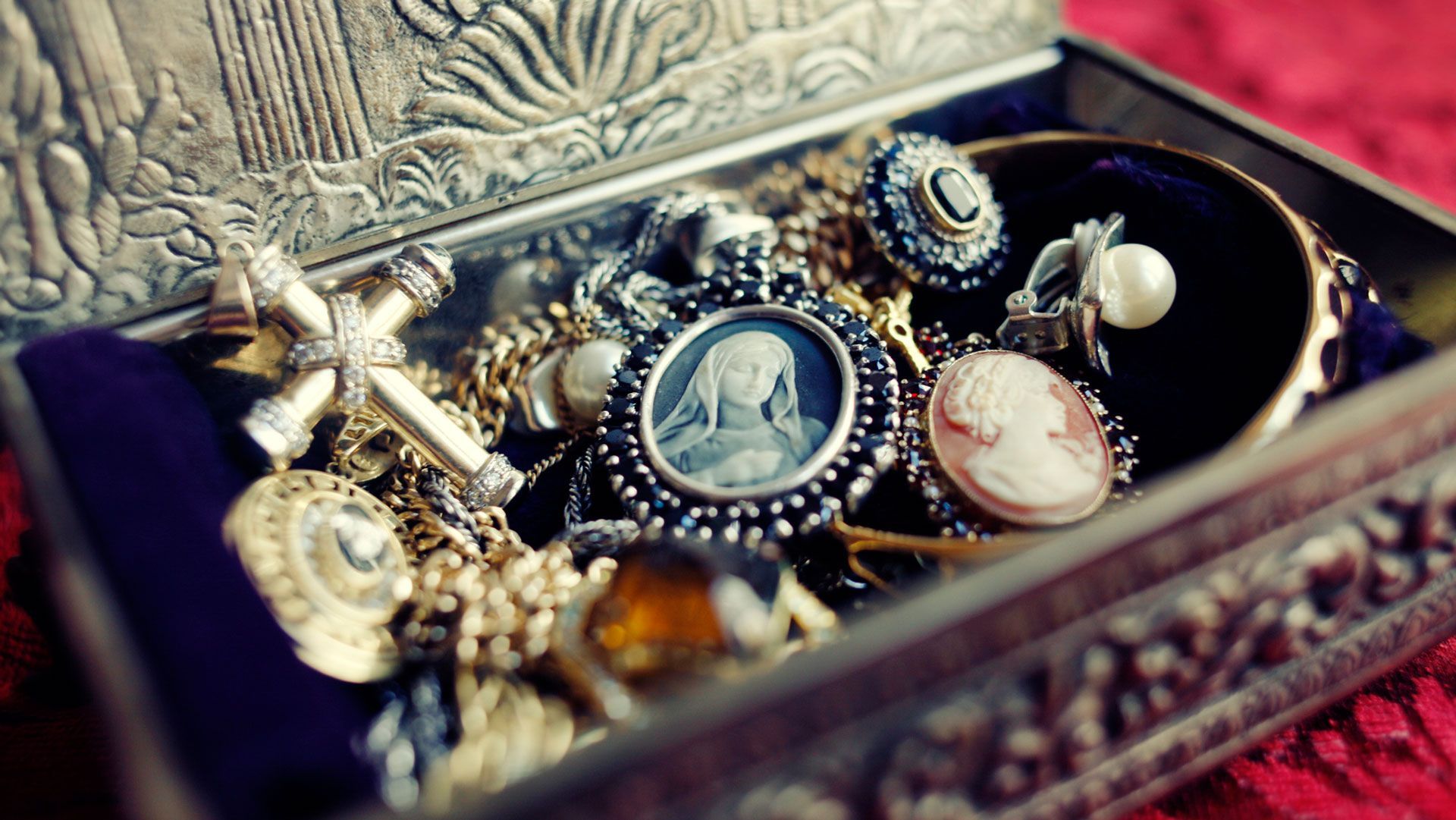 Jewelry and Antiques — Burleson, TX — Burleson Gold & Silver
