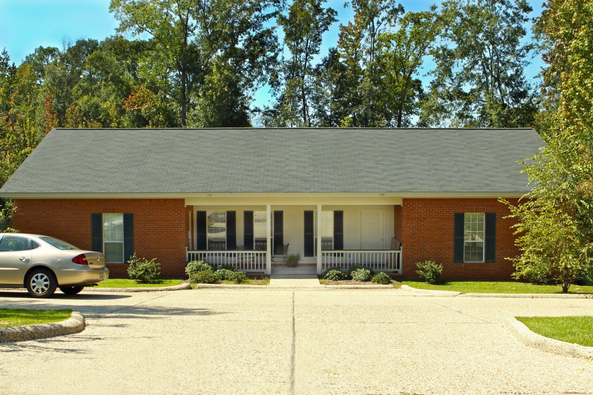 Woodshire Duplexes and Townhomes Apartments in Hattiesburg, MS