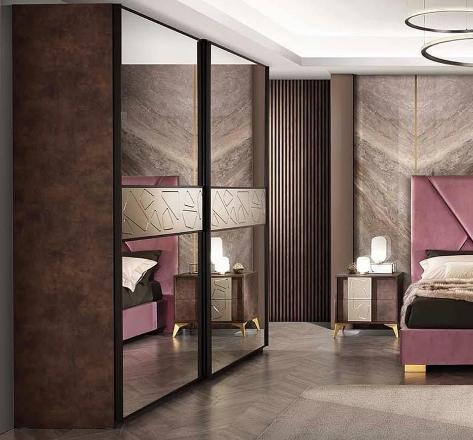 letto matrimoniale in una camera con parquet