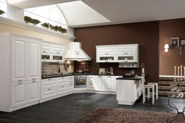 cucina moderna con arredamento in legno