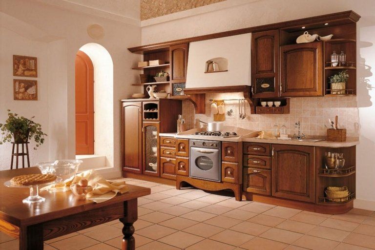 cucina con mobili di legno dal design country