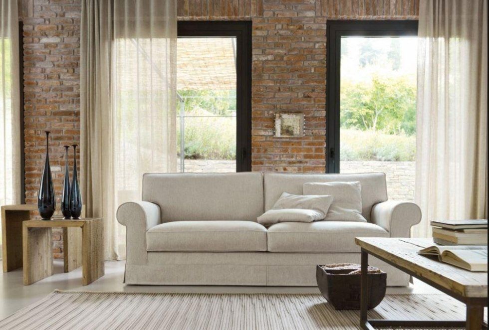 divano in tessuto e color panna