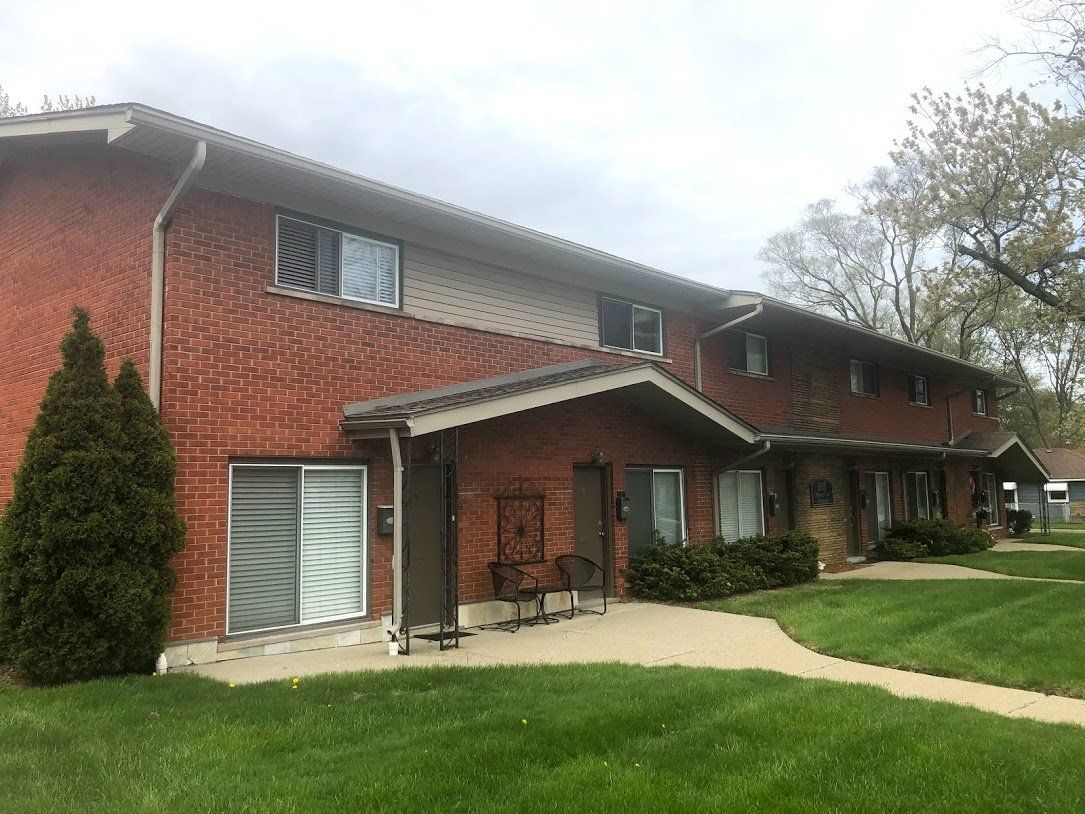 Normandy Place Condominium Exterior | Raypointe Properties