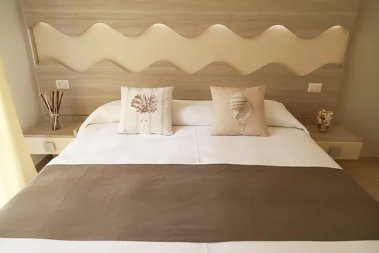 dettagli letto matrimoniale classico