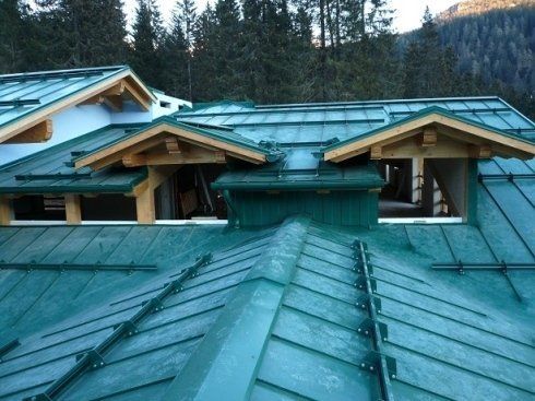 tetto di uno stabile in montagna