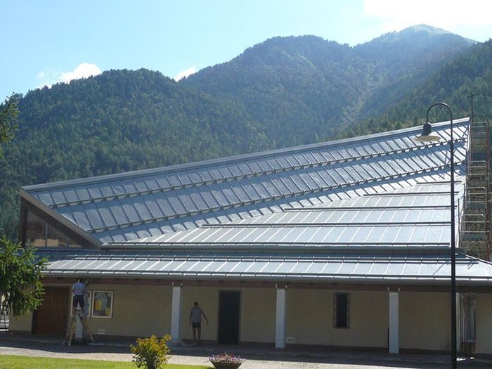 costruzione di una struttura in legno di un tetto