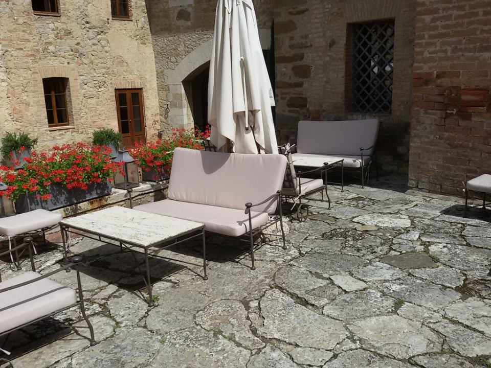 divanetti da esterno con rivestimenti chiari