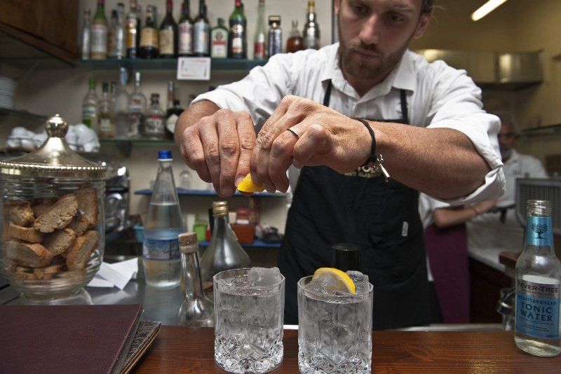Preparazione di due aperitivi