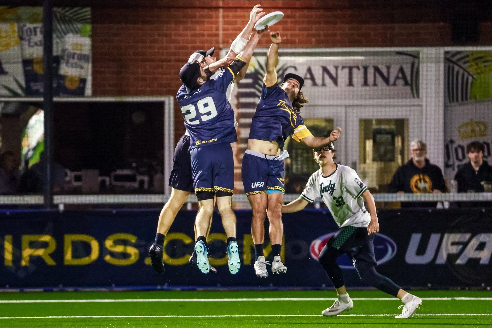 Thunderbirds players skying for the disc