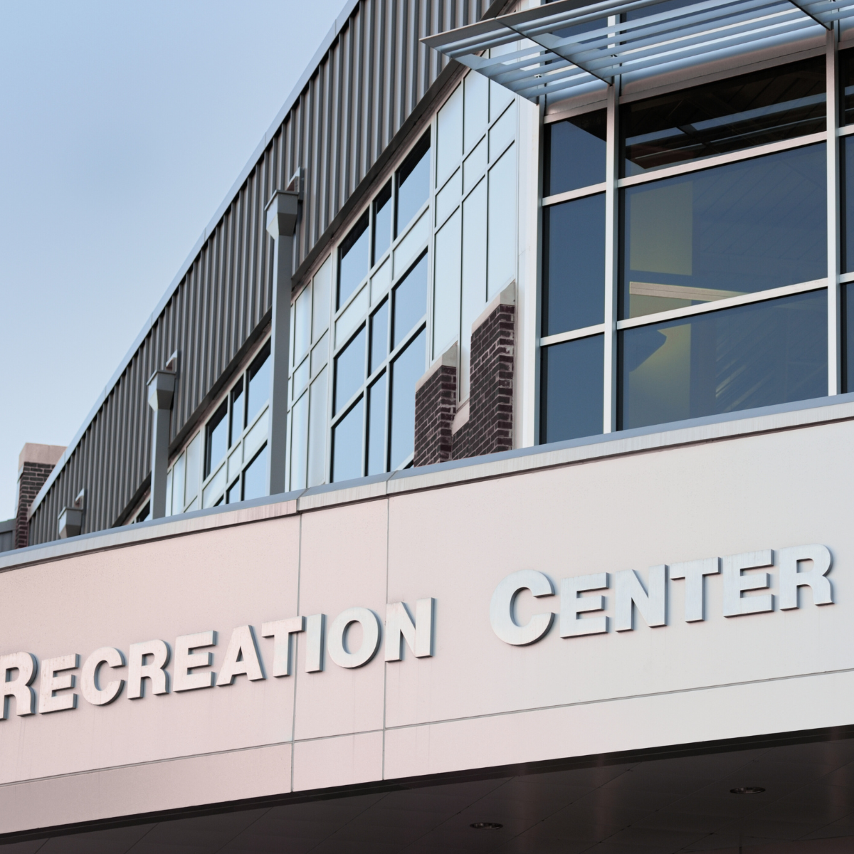 A large building with a sign that says recreation center