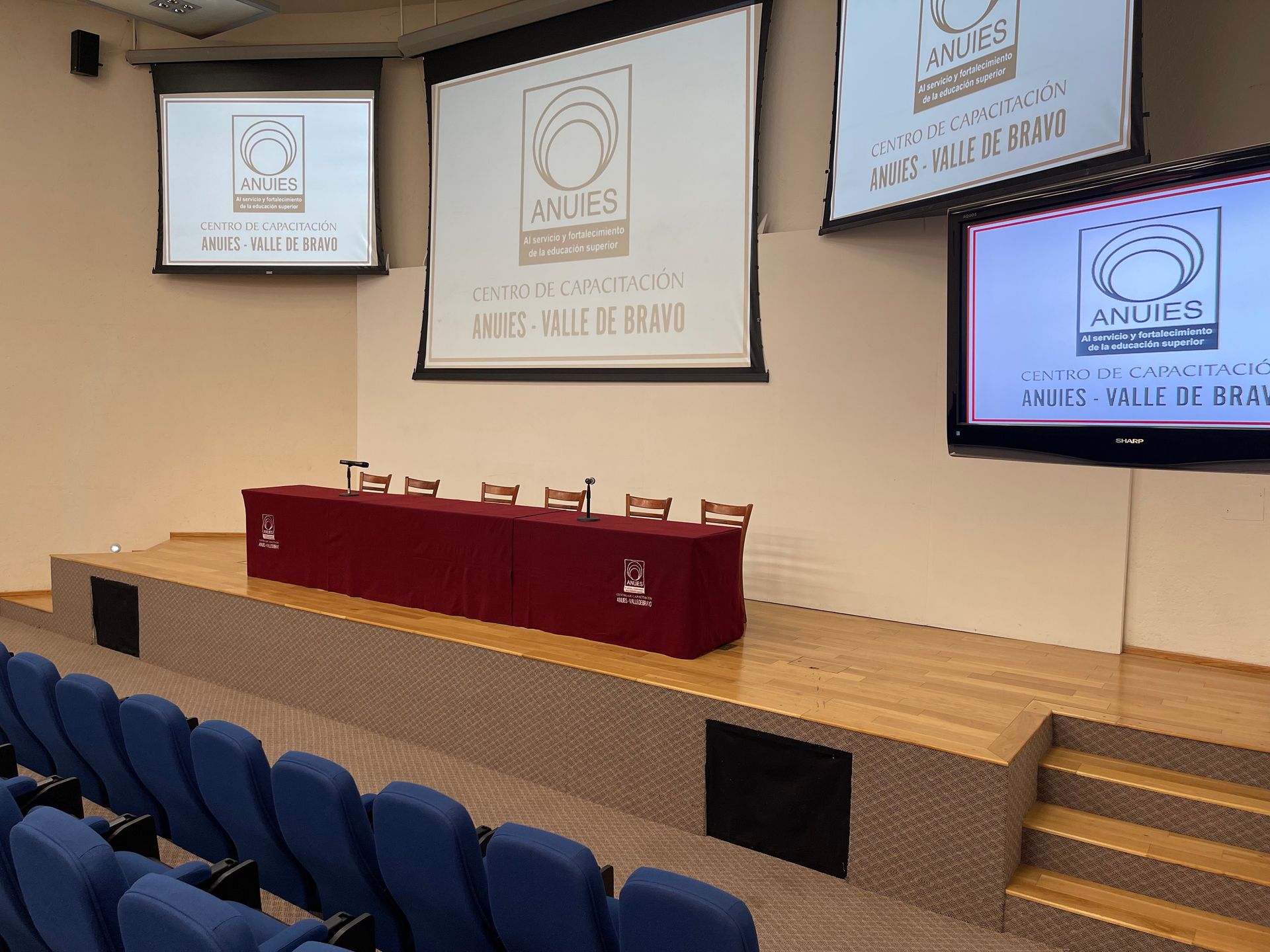 Un gran auditorio de ANUIES Valle de Bravo