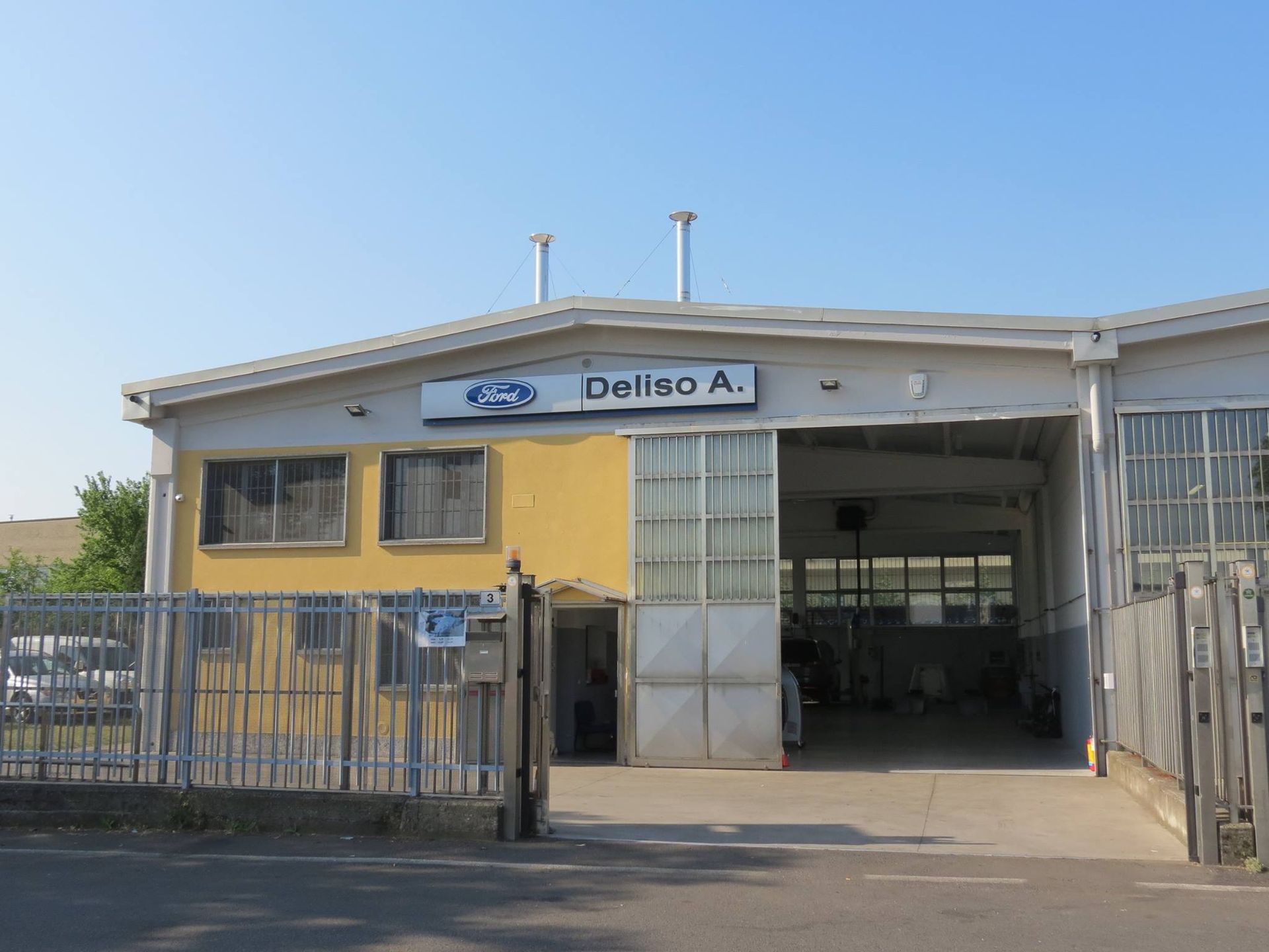 Entrata Officina Deliso