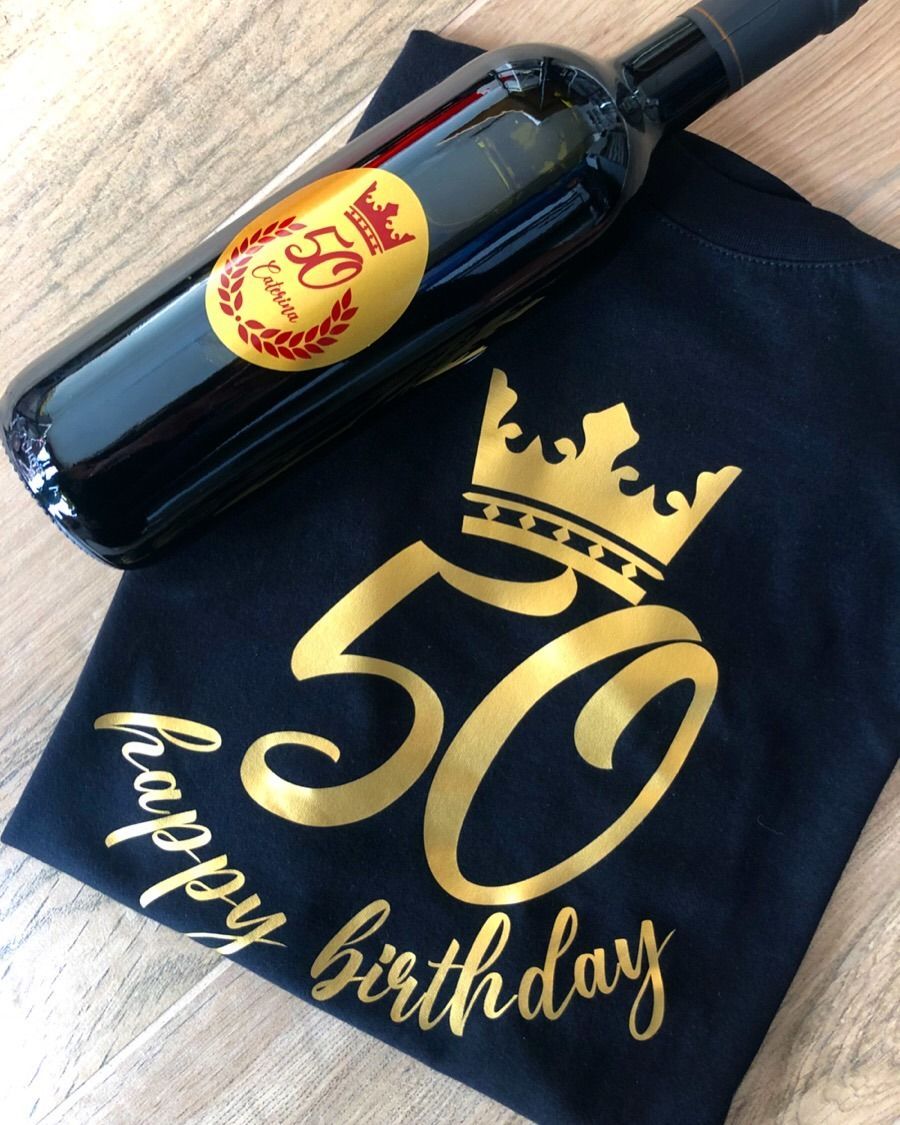 Maglietta nera con scritta dorata 