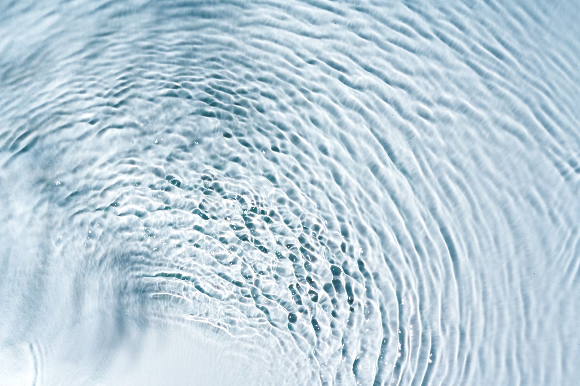 Scallop patterns in a water waves