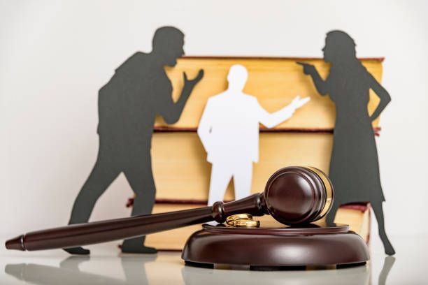 A gavel and two silhouettes of people