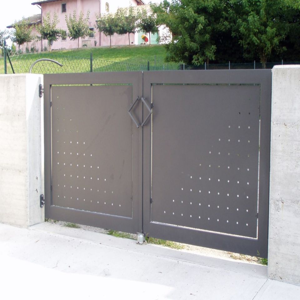 cancello in ferro a due ante