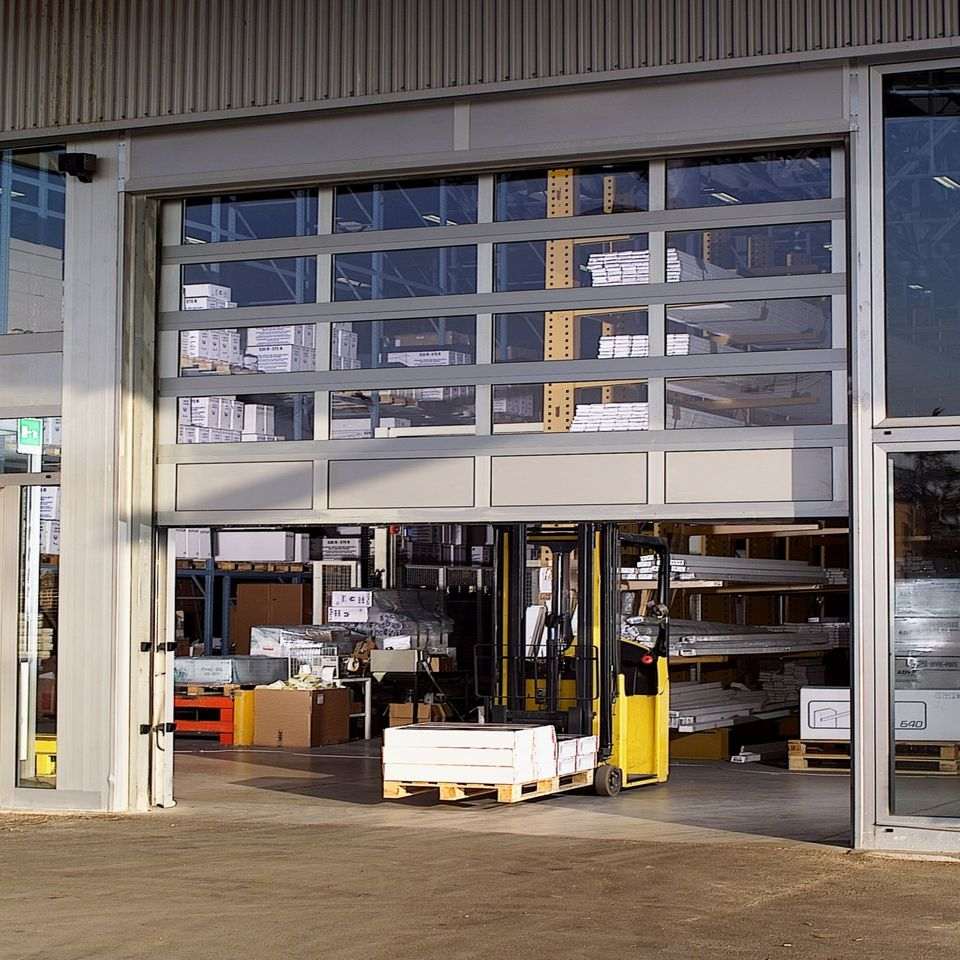 ingresso azienda con cancello scorrevole