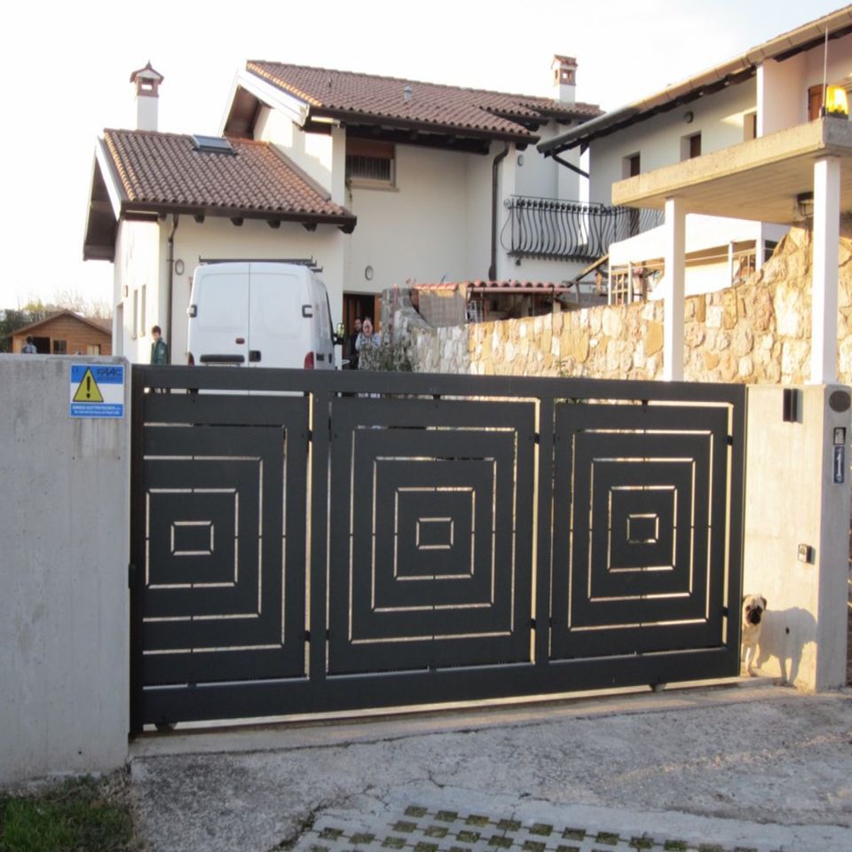 cancello scorrevole moderno automatizzato