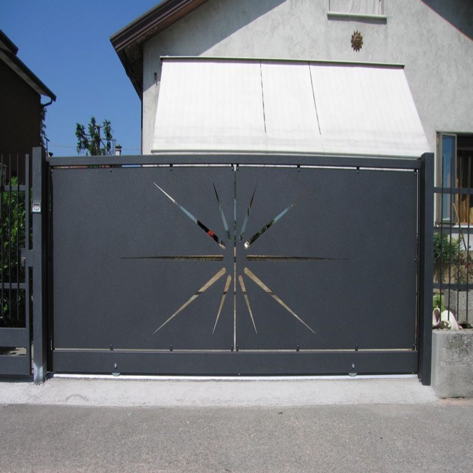 cancello in ferro scorrevole minimale