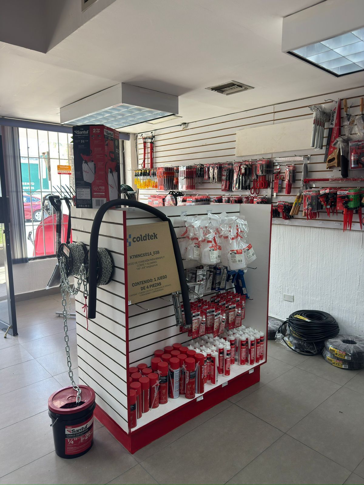 Instalaci&oacute;n el&eacute;ctrica comercial con marcas reconocidas en obra en La Paz, BCS