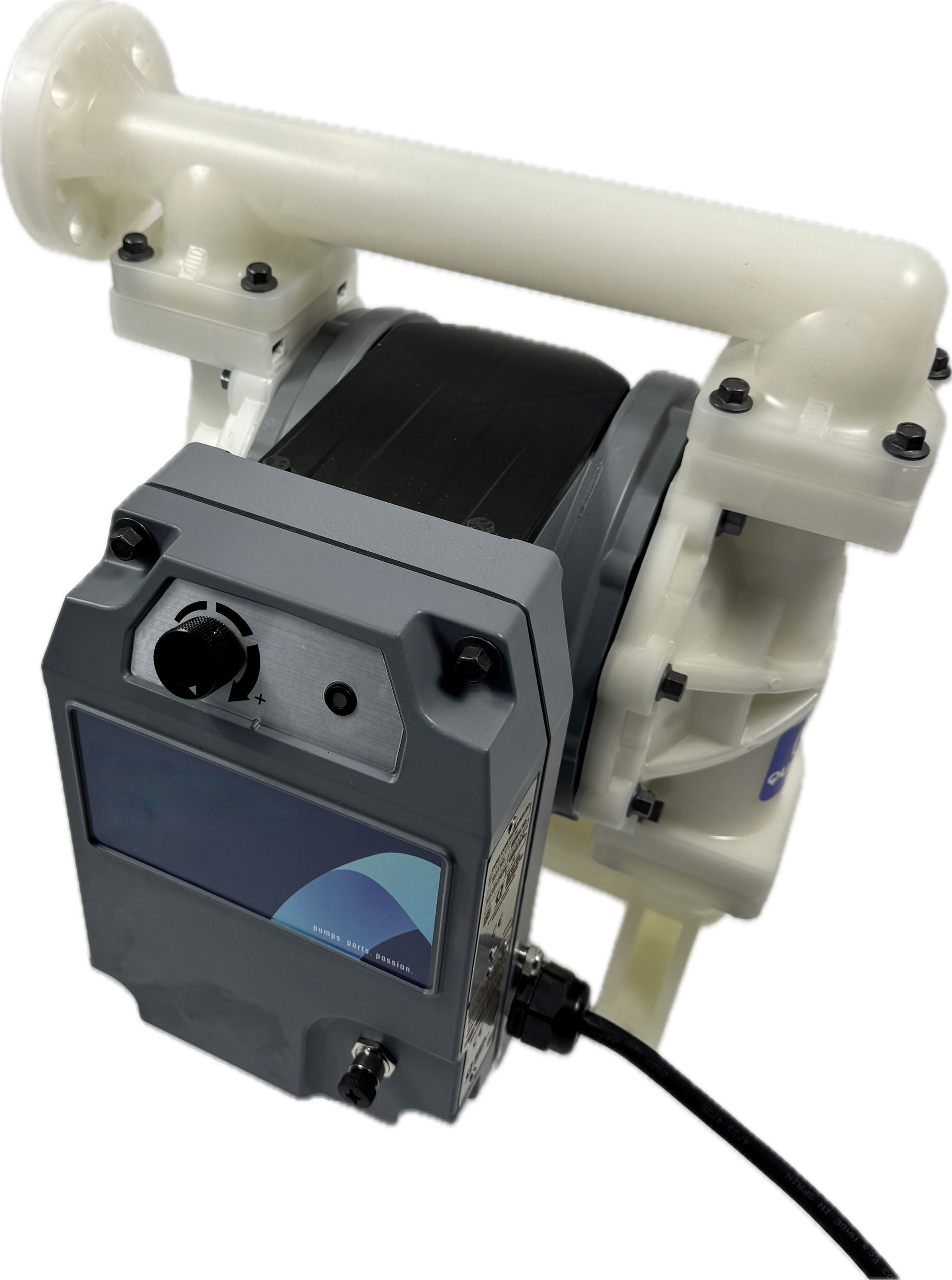 Elektrische Membranpumpe, grau und weiß, mit angeschlossenen Schläuchen und Display.