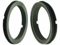 Zwei runde Gummidichtungen mit dunkelgrauen Rändern und hellgrauer Innenseite.