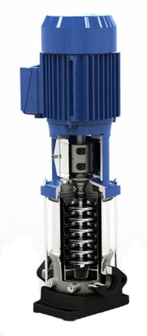 Schnittansicht einer blau-silbernen vertikalen Mehrstufenpumpe, die die internen Komponenten zeigt.