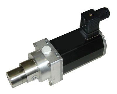 Servomotor mit silber-schwarzem Gehäuse und Stecker.