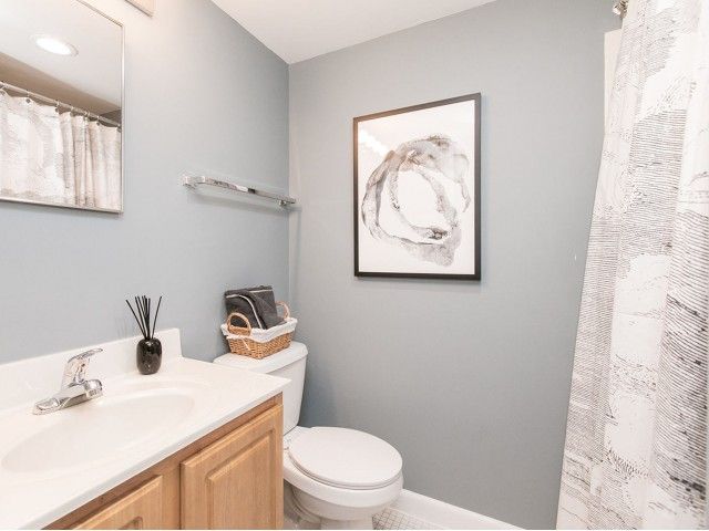 Bathroom with Bathtub | Crofton Village Apartments
