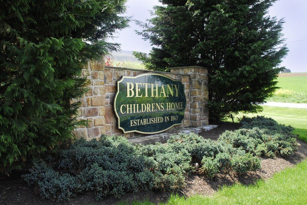 A sign that says bethany children 's home on it