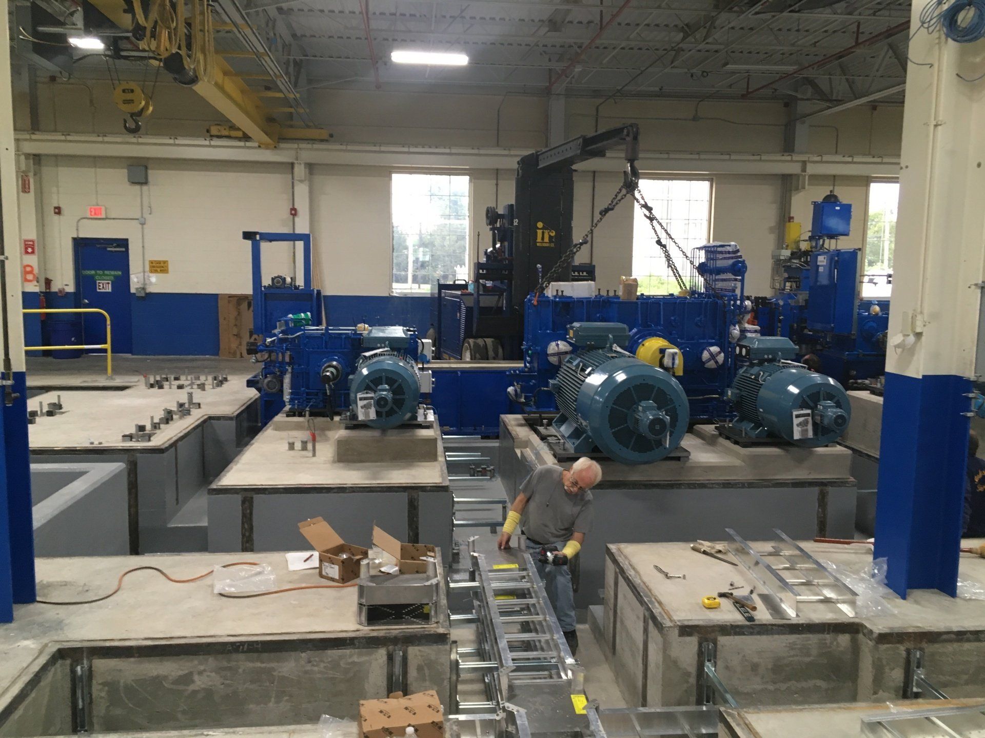 cable and pipe trays