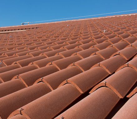 Cambiar tejas rotas a precio barato en Alovera, Madrid