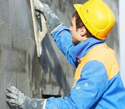 Restaurar fachada con mortero con enfoscado de cemento en Madrid