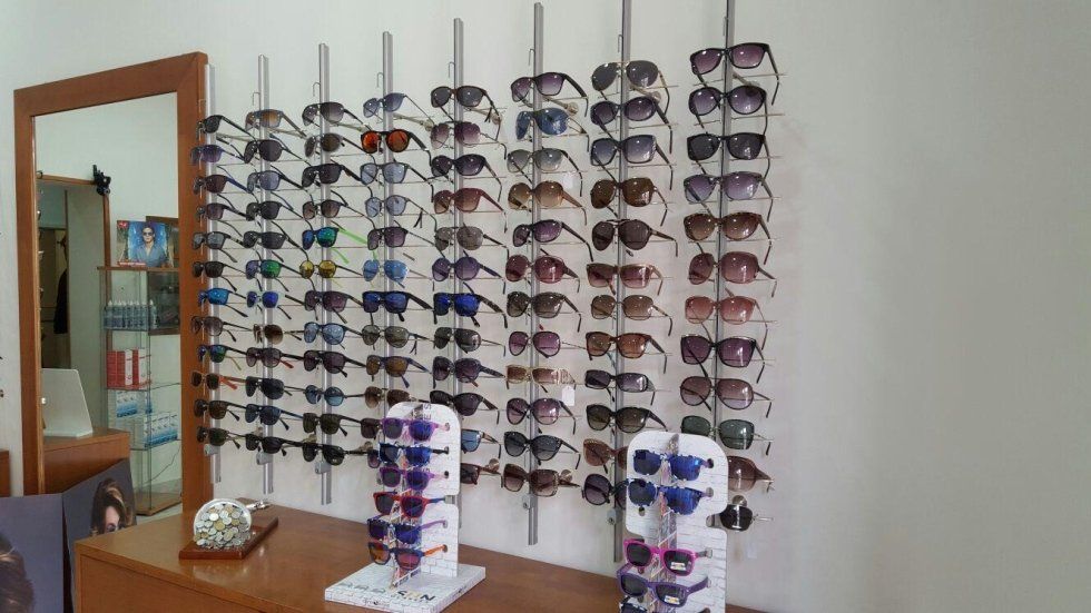 occhiali da sole in esposizione