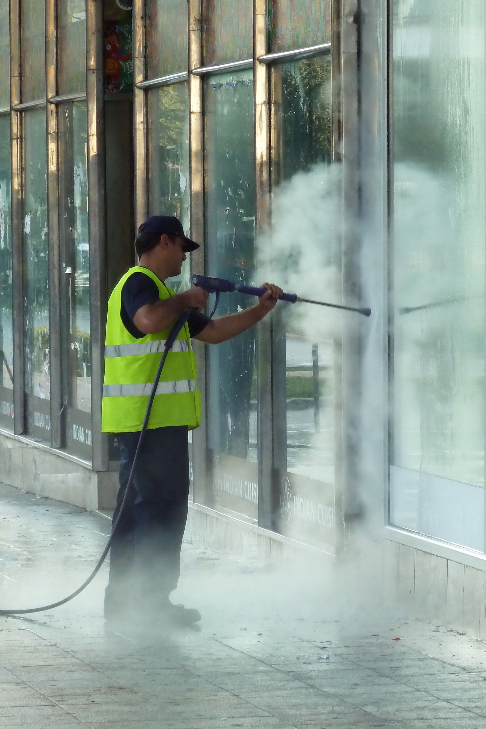 steam cleaning windows with pressure 