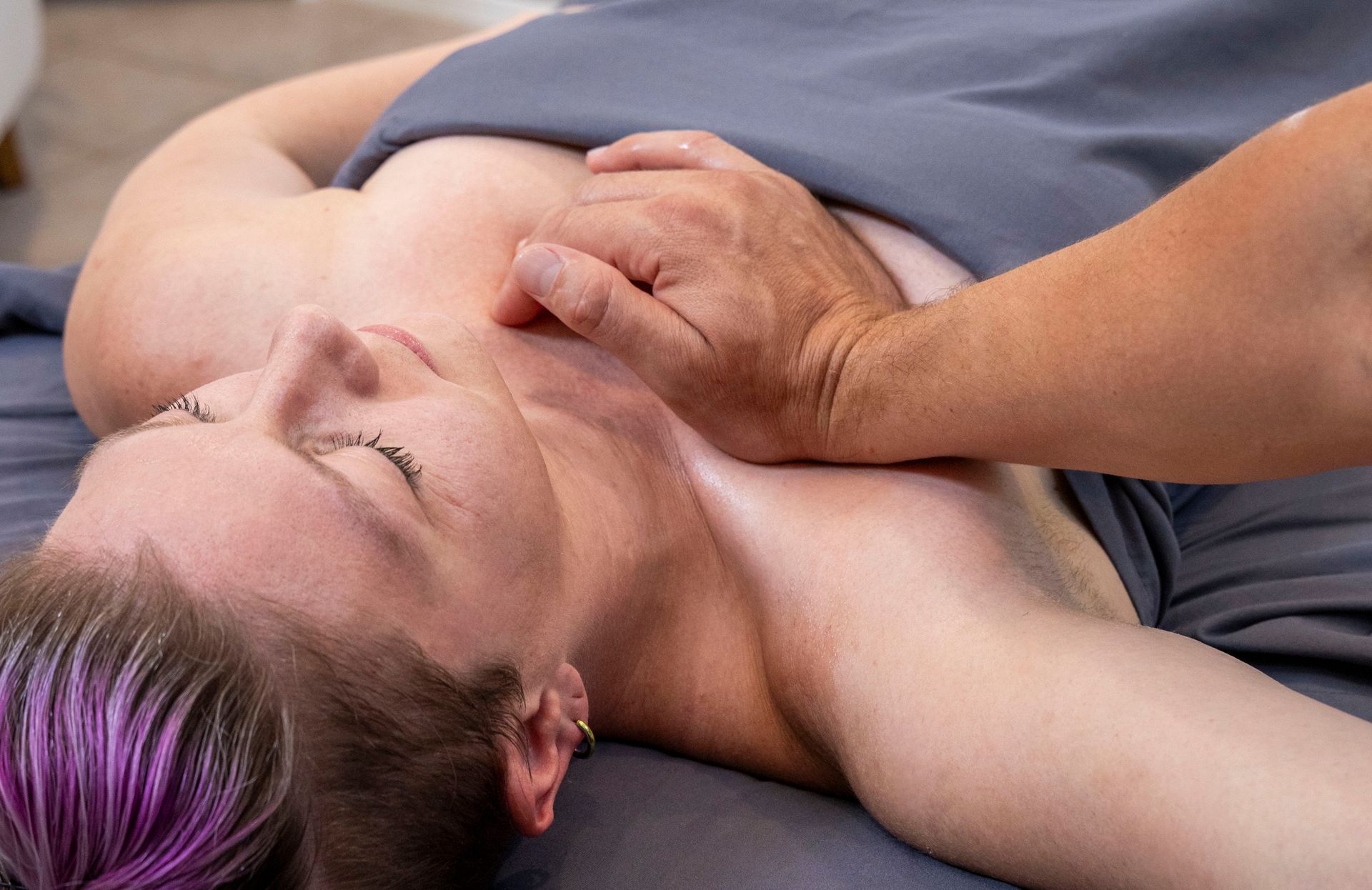 woman receiving pectoralis massage