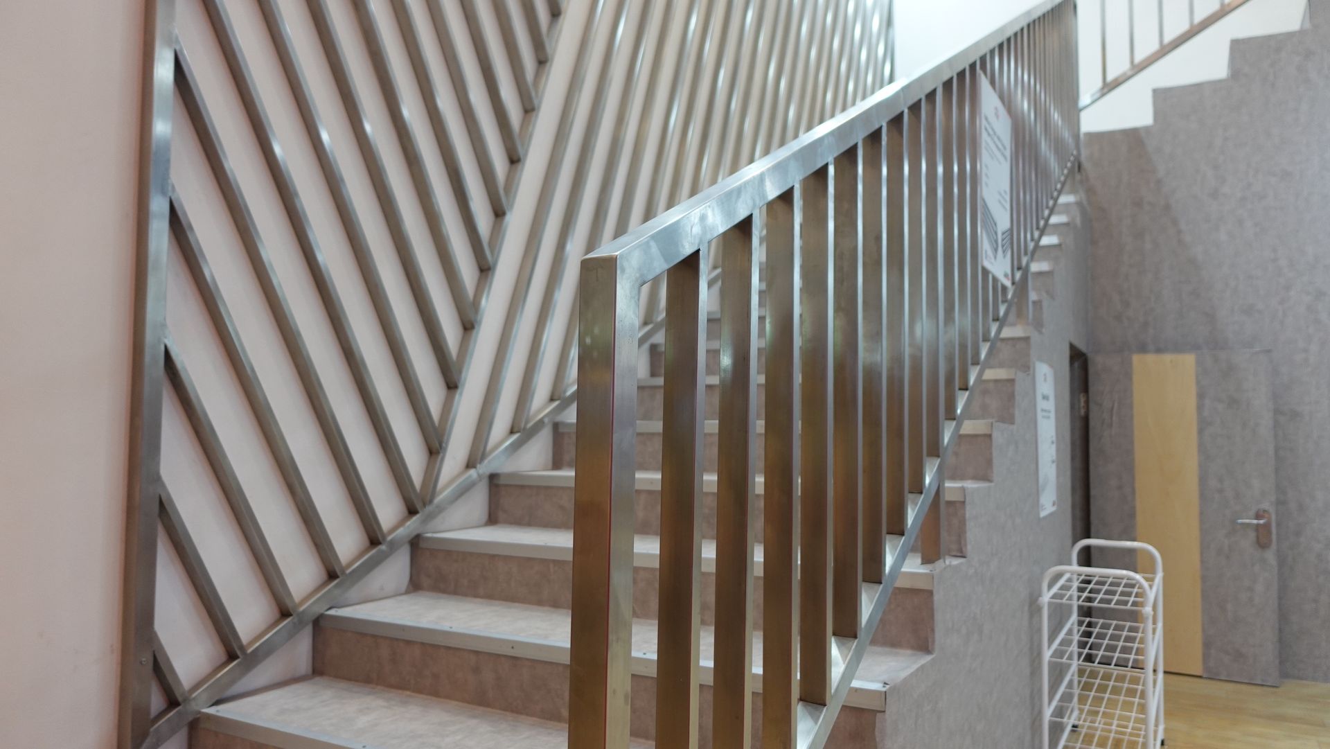 Made with Stainless Steel Ornament pipes featuring a stylish hairline finish and high durability.