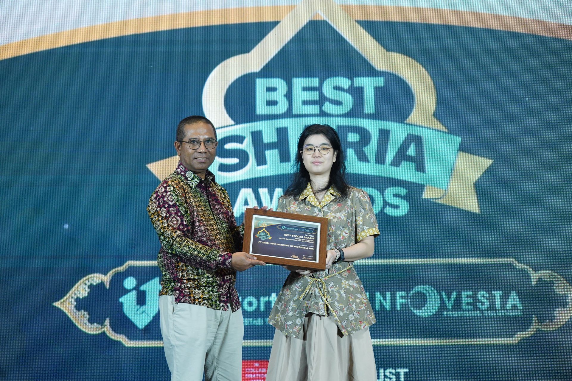 Penerimaan Penghargaan Best Stock Sharia dalam Ajang Best Sharia Awards 2025