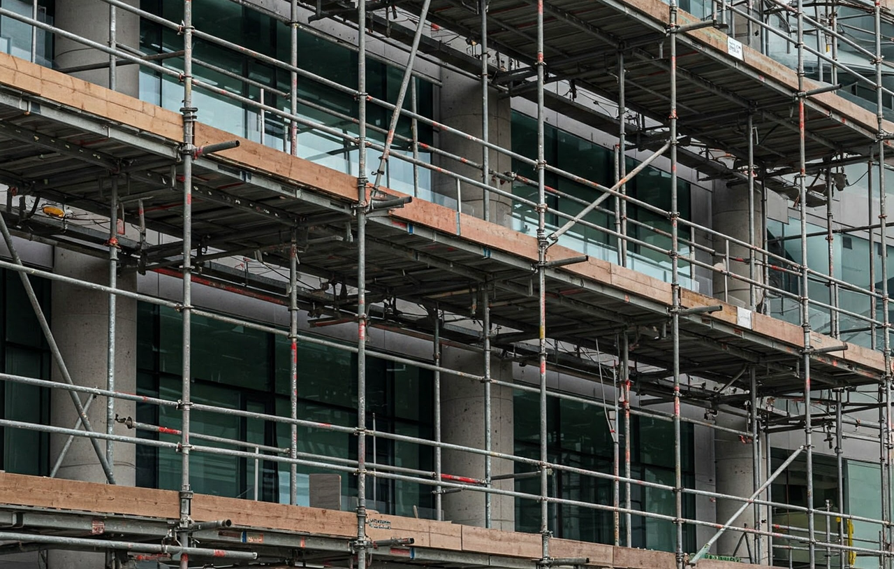 Harga scaffolding baja untuk proyek bangunan