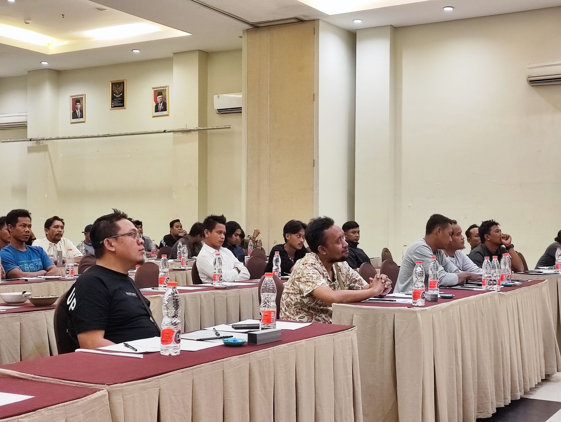 Antusiasme Peserta mendengarkan Presentasi Produk Hollow SPINDO