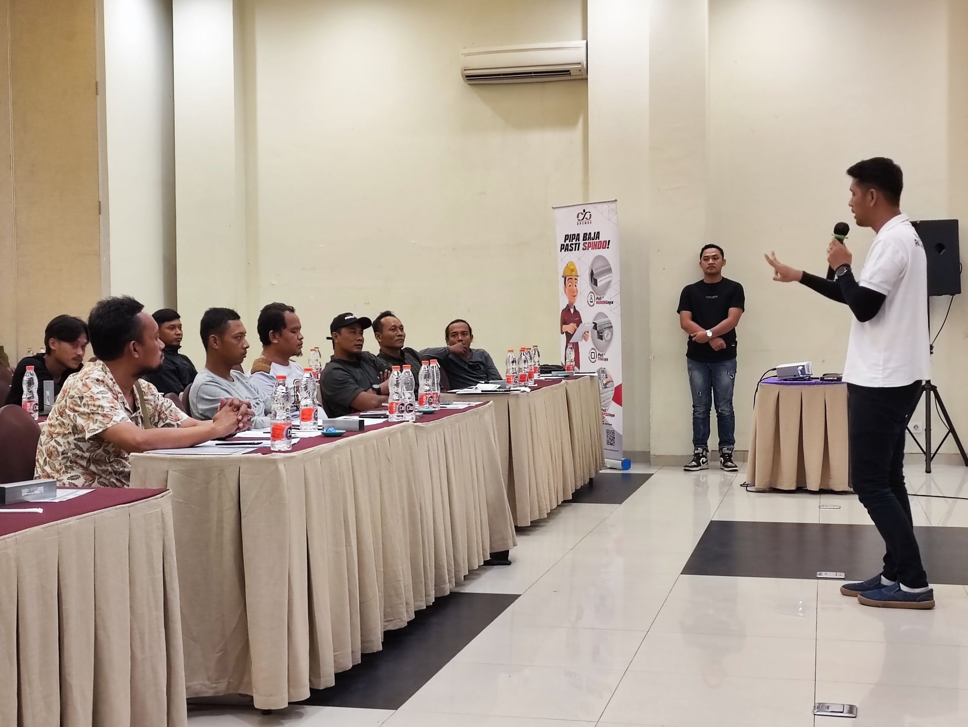 Antusiasme Peserta dalam presentasi keunggulan produk Hollow GI SPINDO